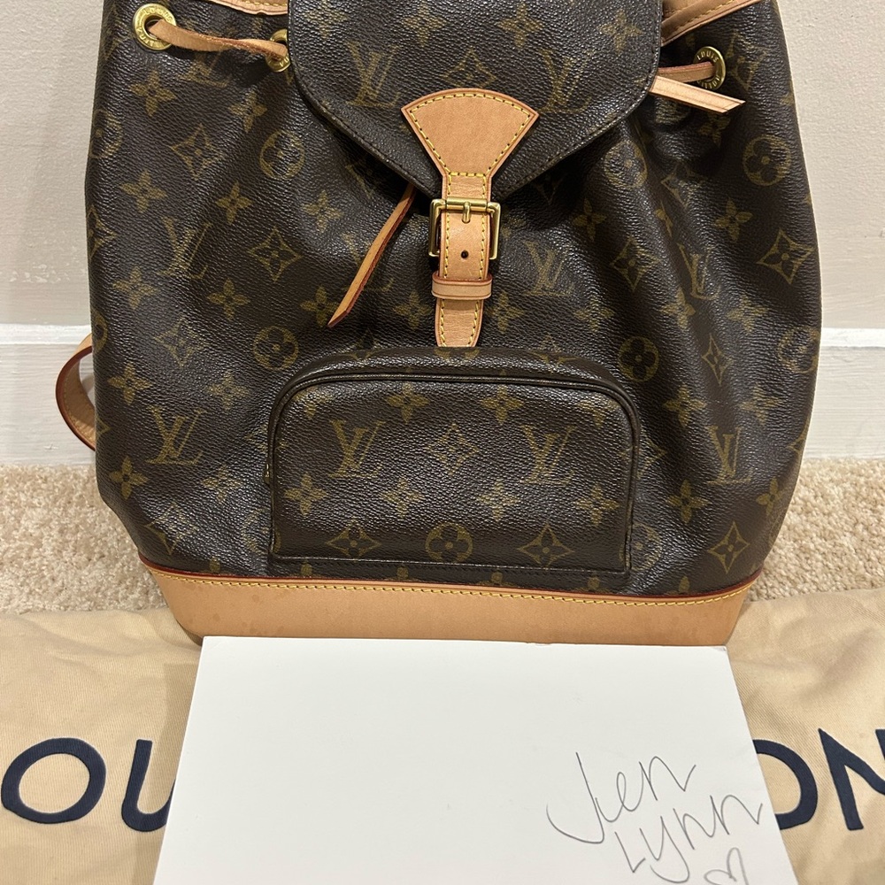 Louis Vuitton Montsouris MM